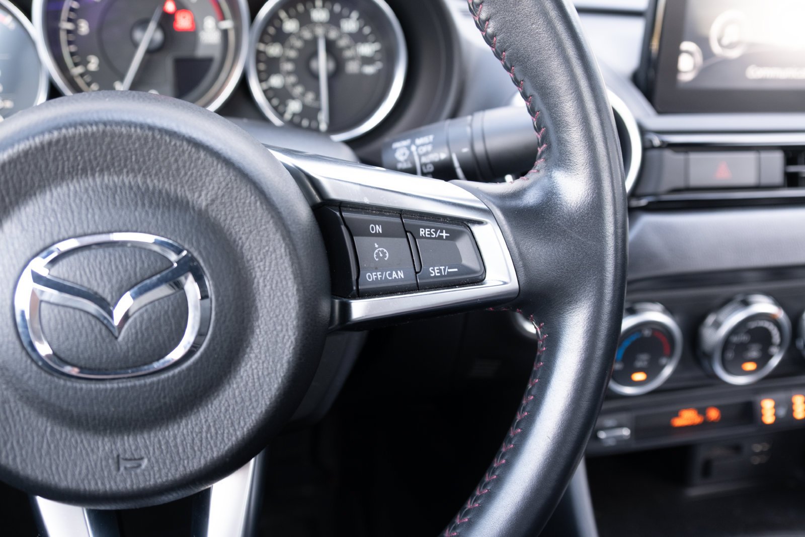 Used 2018  Mazda Grand Touring image 6