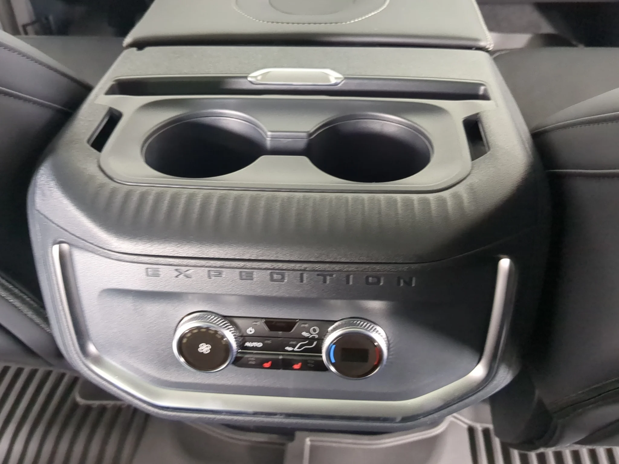 New 2027 Glacier Gray Metallic Tri-Coat Ford MAX Platinum image 27