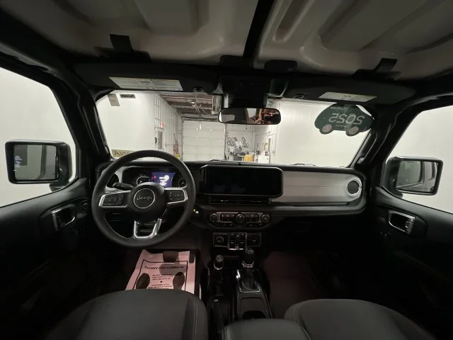 2025 Jeep Wrangler 4-Door Sahara - Photo 20
