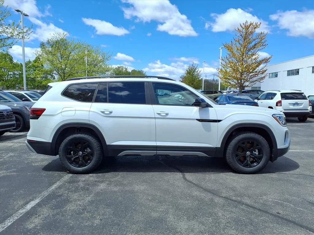 New 2026 opal white pearl Volkswagen Peak Edition image 4
