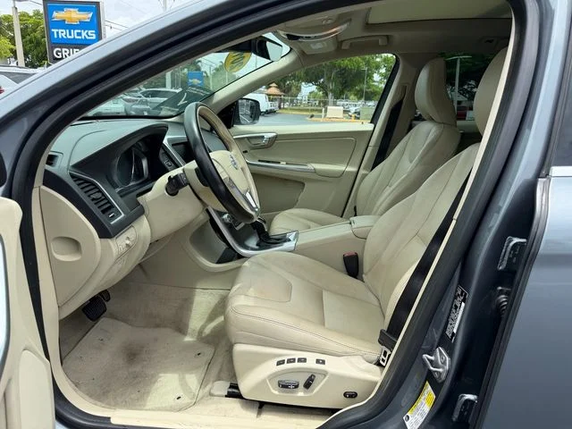 Used 2016 Gray Volvo T6 image 10
