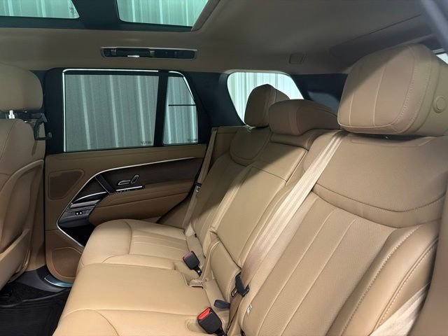 New 2026 Eiger Grey Land Rover SE image 13