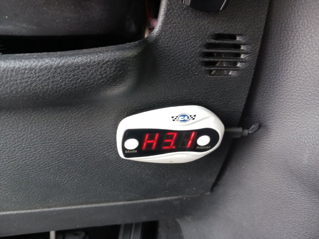 Used 2016 White Jeep Unlimited Sahara image 38