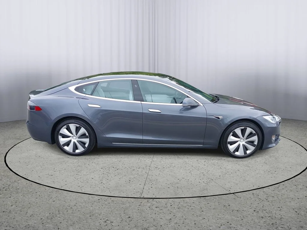 Used 2021  Tesla Long Range image 2