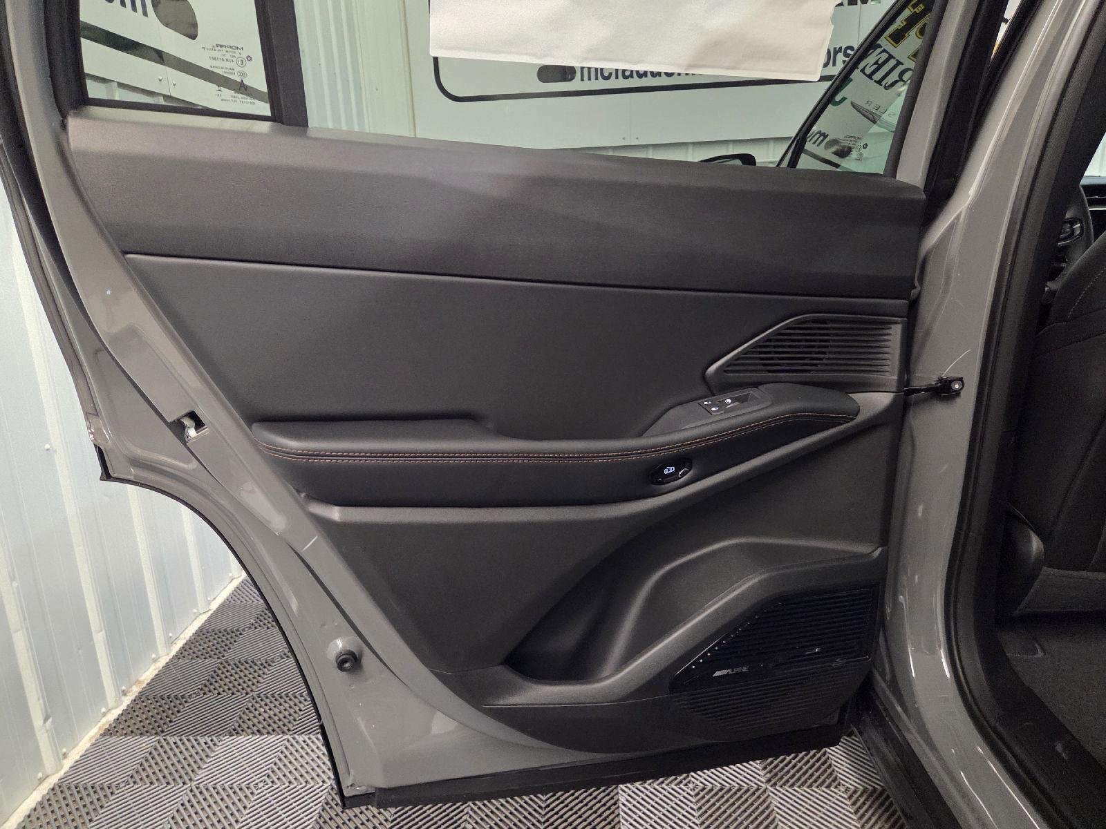 New 2026 Sting-Gray Clear-Coat Exterior Paint Jeep Overland image 51