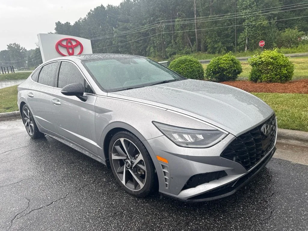 Used 2021 Silver Hyundai SEL Plus image 10