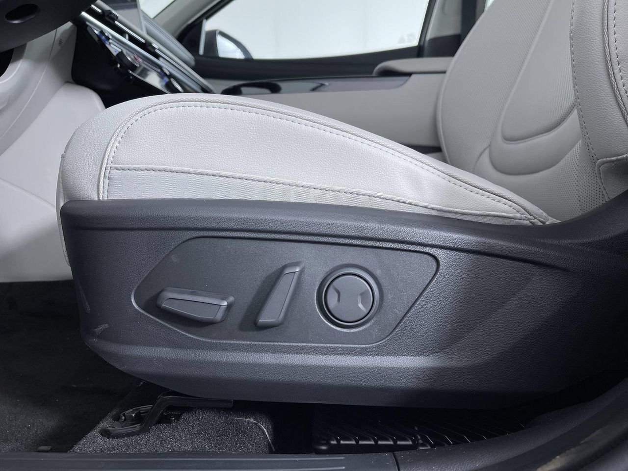 New 2026 Creamy White Pearl Hyundai Limited image 24