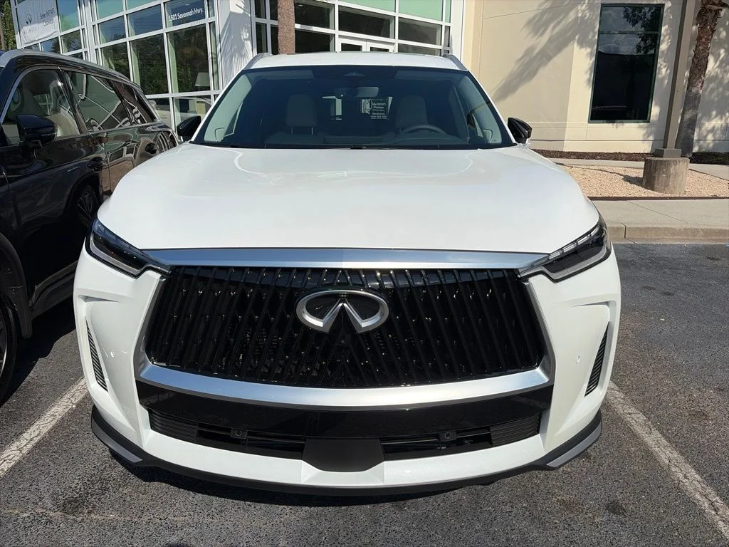 New 2027 RADIANT WHITE INFINITI LUXE image 2