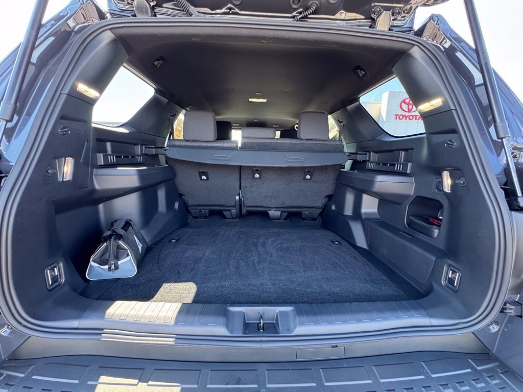 Used 2025  Toyota SR5 image 11