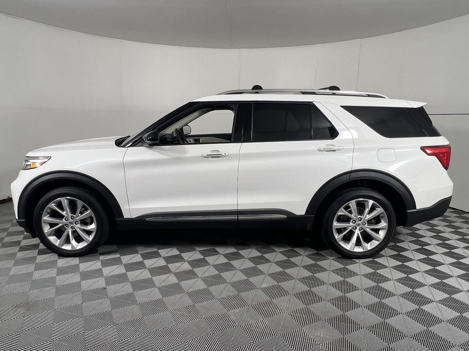 Used 2022 Star White Metallic Tri-Coat Ford Platinum image 10