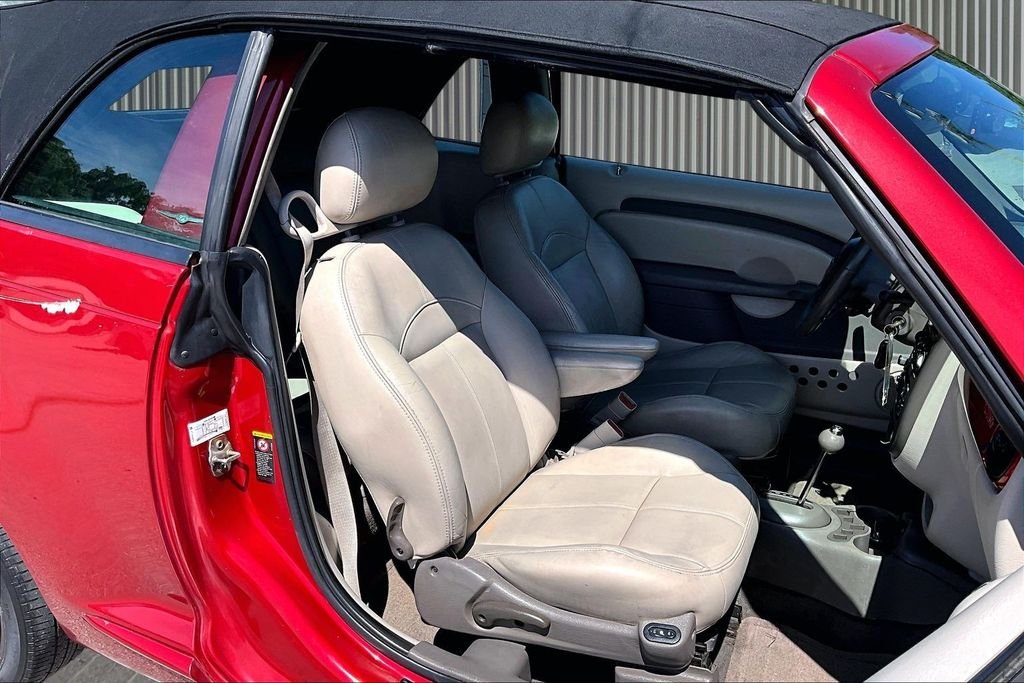 Used 2005 Red Chrysler Touring image 8