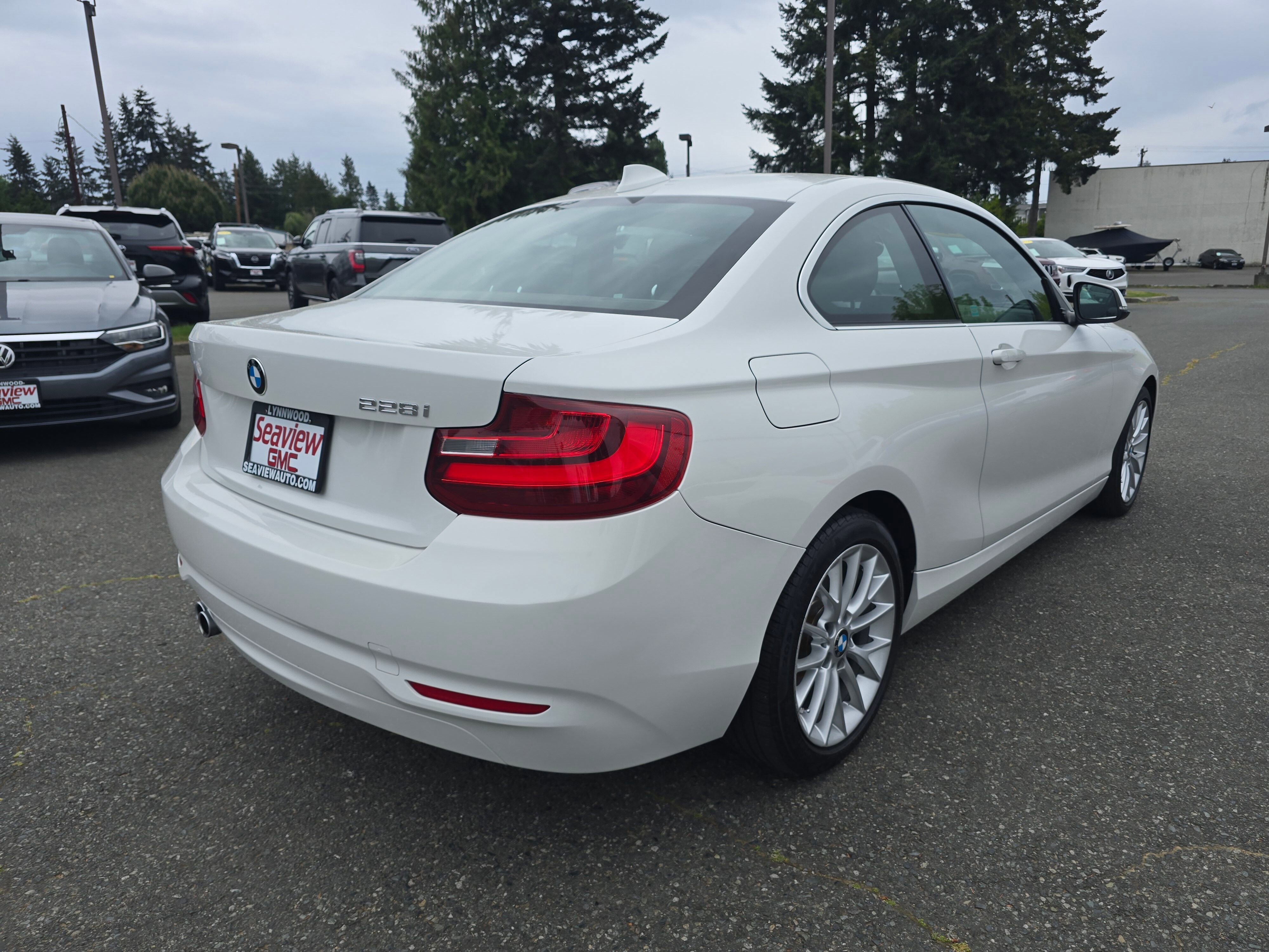 Used 2014  BMW 228i image 3