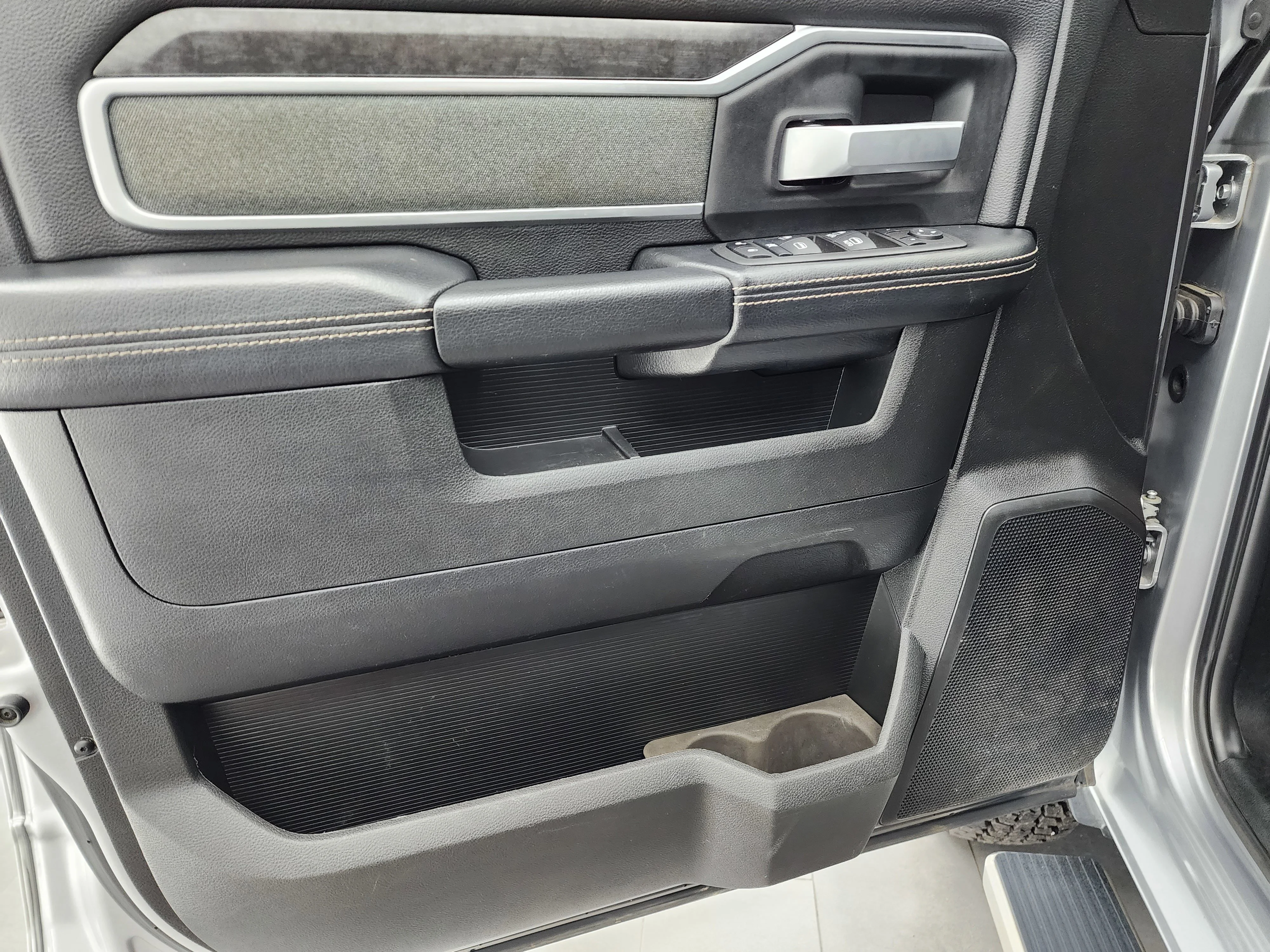Used 2022 Billet Silver Metallic Clearcoat Ram Big Horn image 40