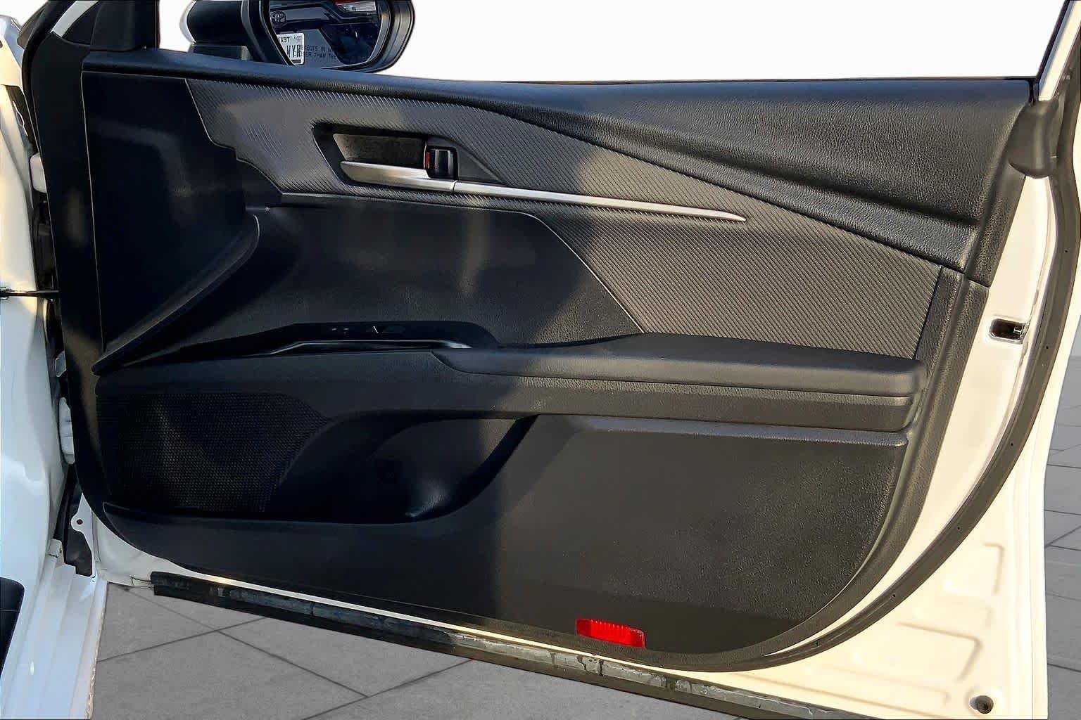 Used 2025 Ice Cap Toyota SE image 22