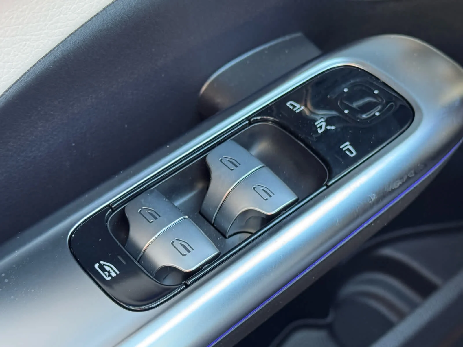 New 2026 MANUFAKTUR Alpine Grey Mercedes-Benz C 300 image 30