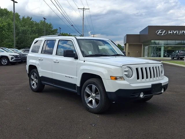 Used 2017 White Jeep Latitude image 1