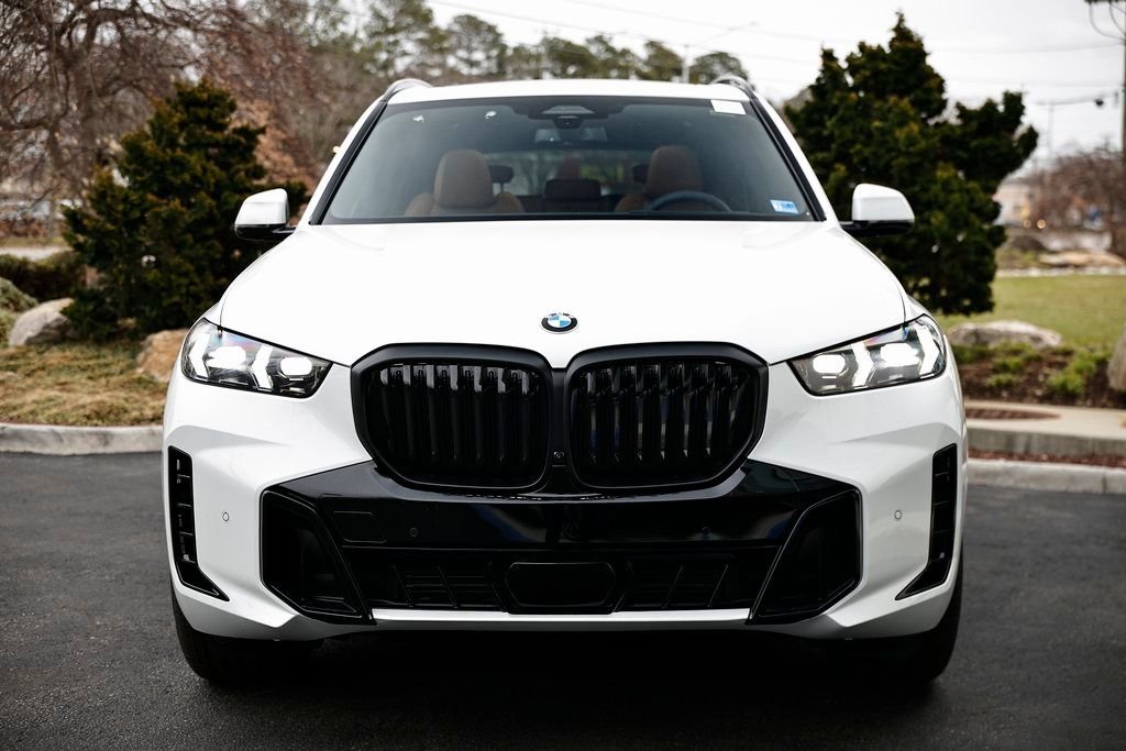 New 2026 Mineral White Metallic BMW sDrive40i image 13
