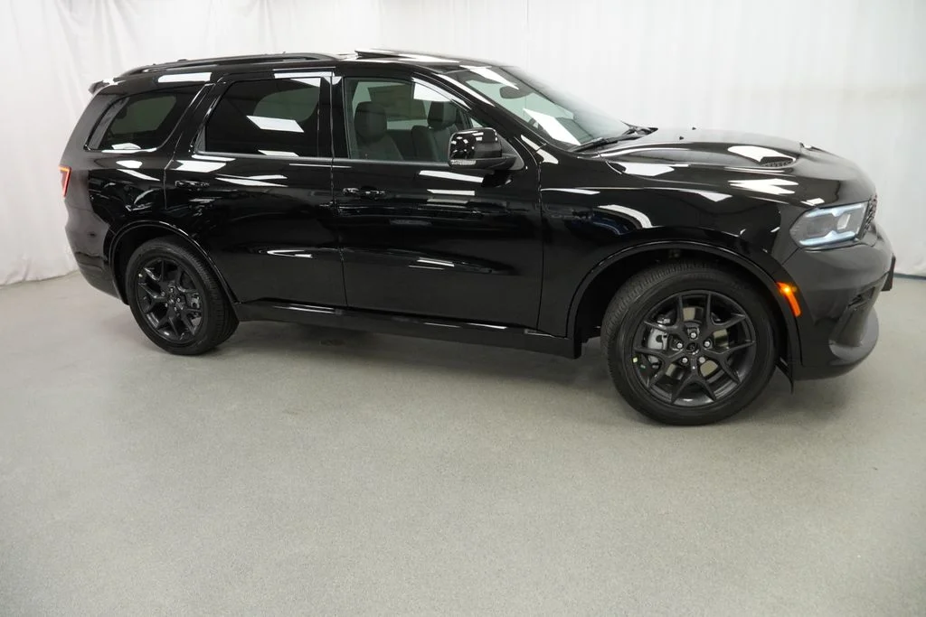 New 2026 Diamond Black Clear-Coat Exterior Paint Dodge GT Plus HEMI V8 image 8