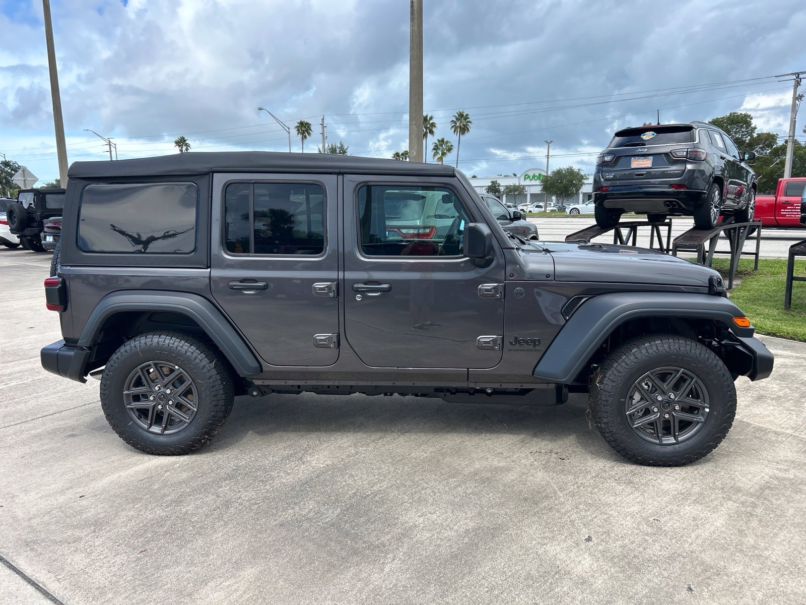 New 2027 Granite Crystal Metallic Clearcoat Jeep Sport S image 6