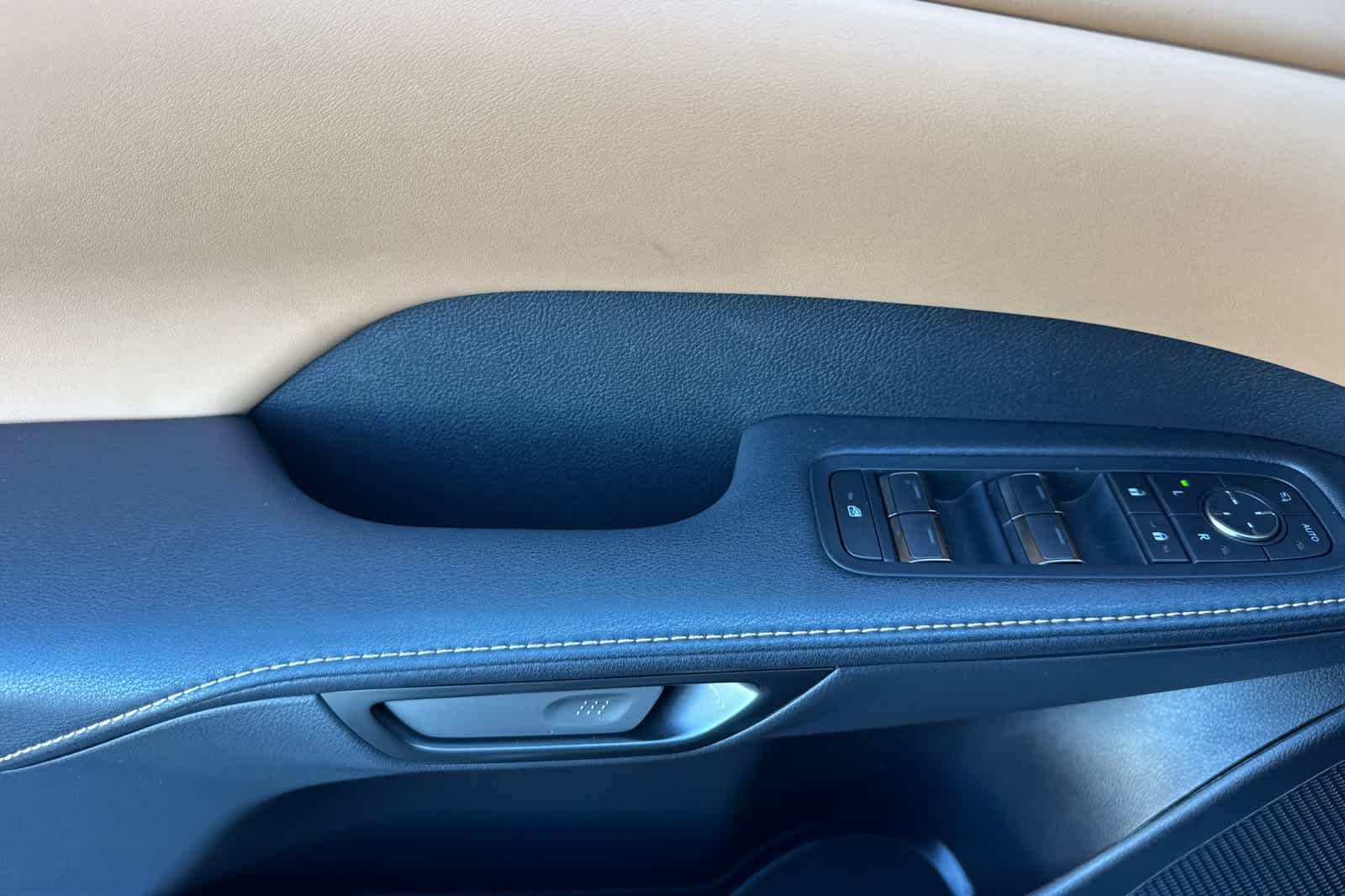 Certified Used 2026 Iridium Lexus Premium image 12