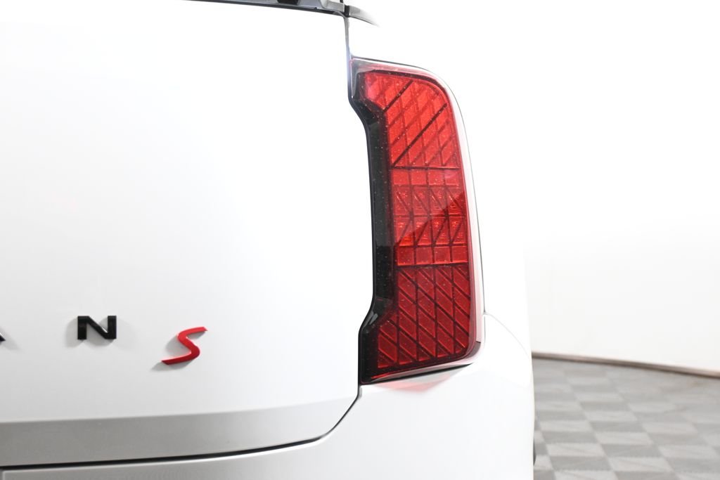 New 2027 White MINI Iconic image 13