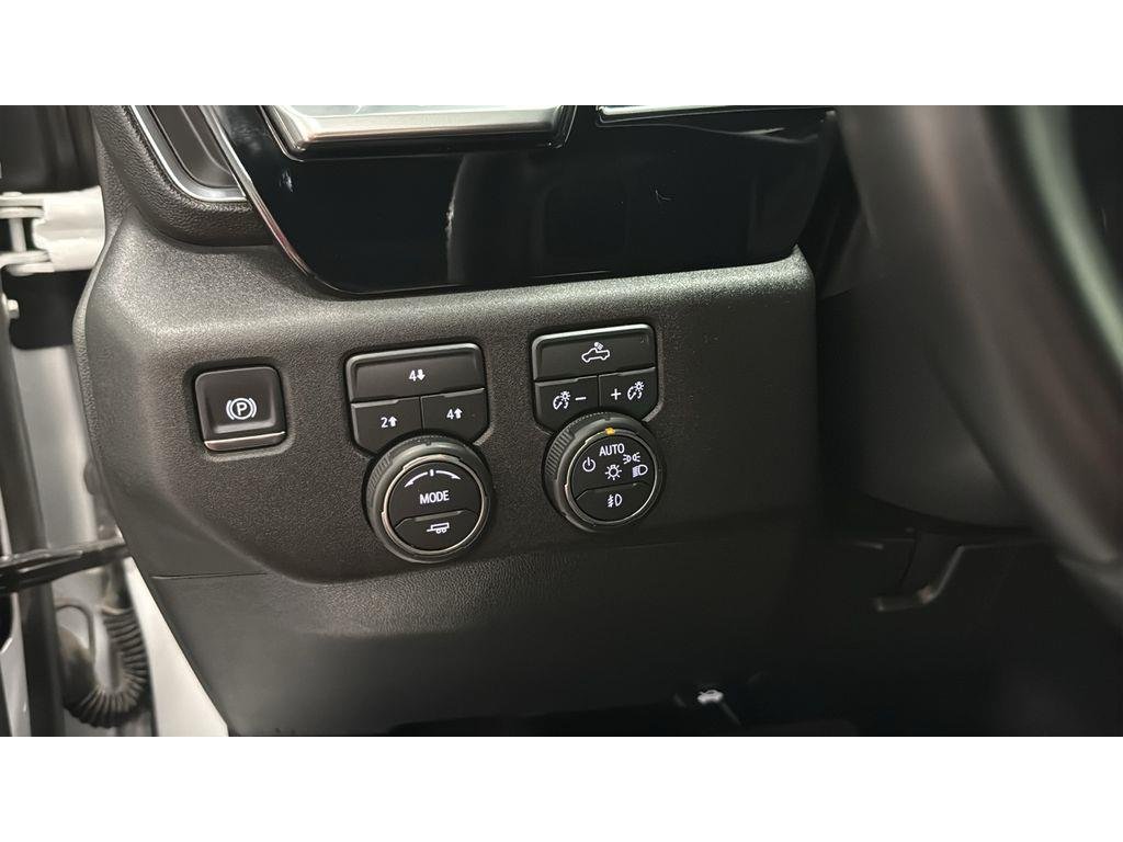 Used 2025 Summit White Chevrolet LT image 17
