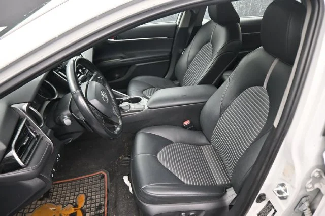 Used 2022 White Toyota SE image 22