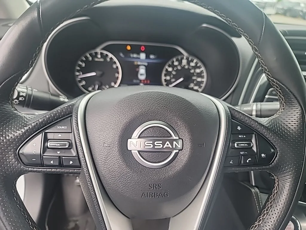 Used 2023 Silver Nissan Platinum image 22