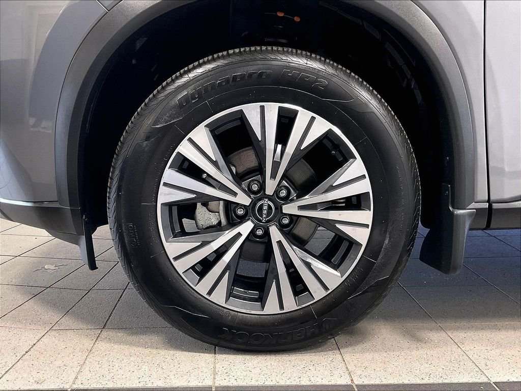 Used 2023 Gray Nissan SV image 7