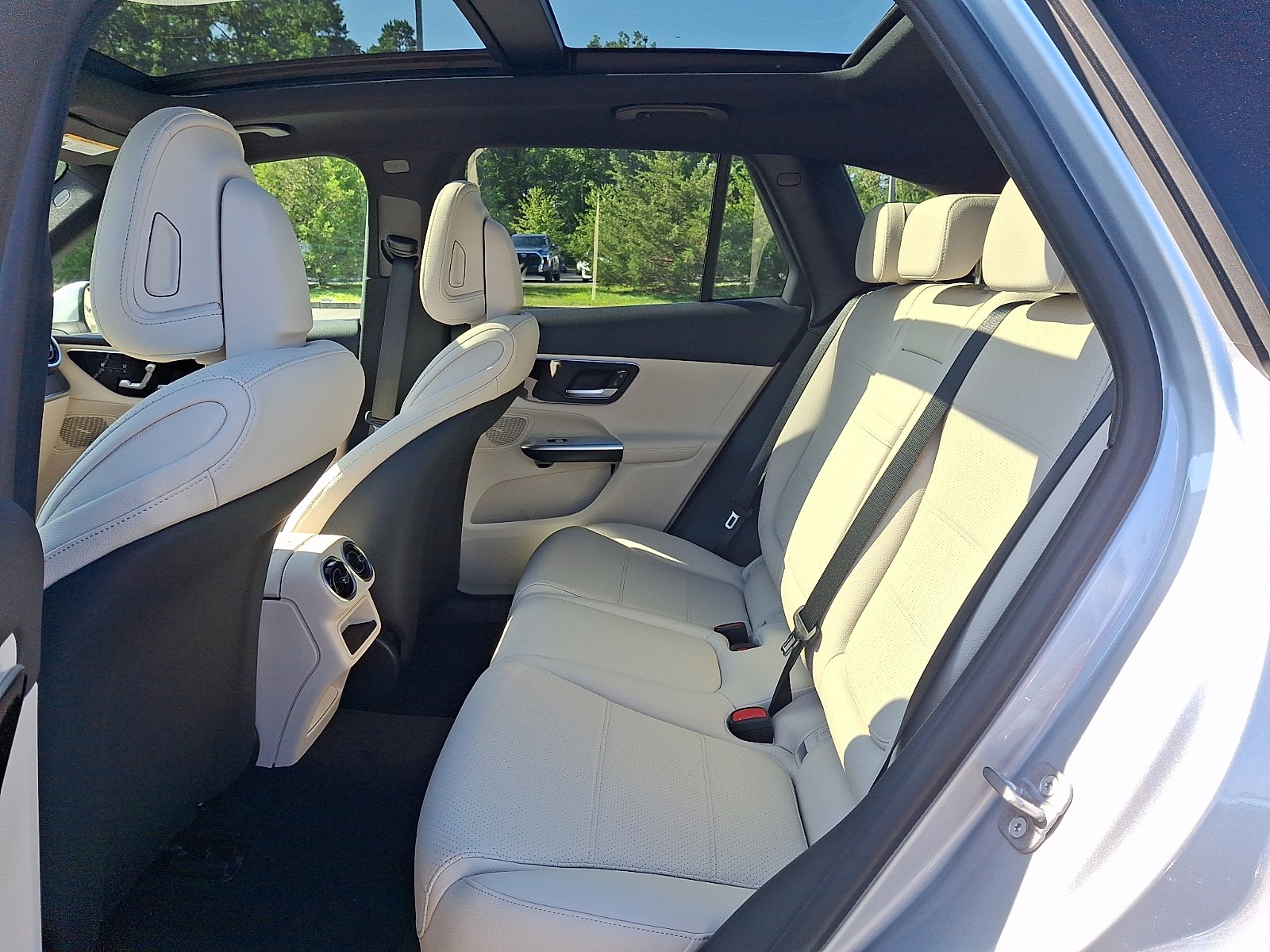 New 2027 Cirrus Silver Metallic Mercedes-Benz GLC 300 image 6