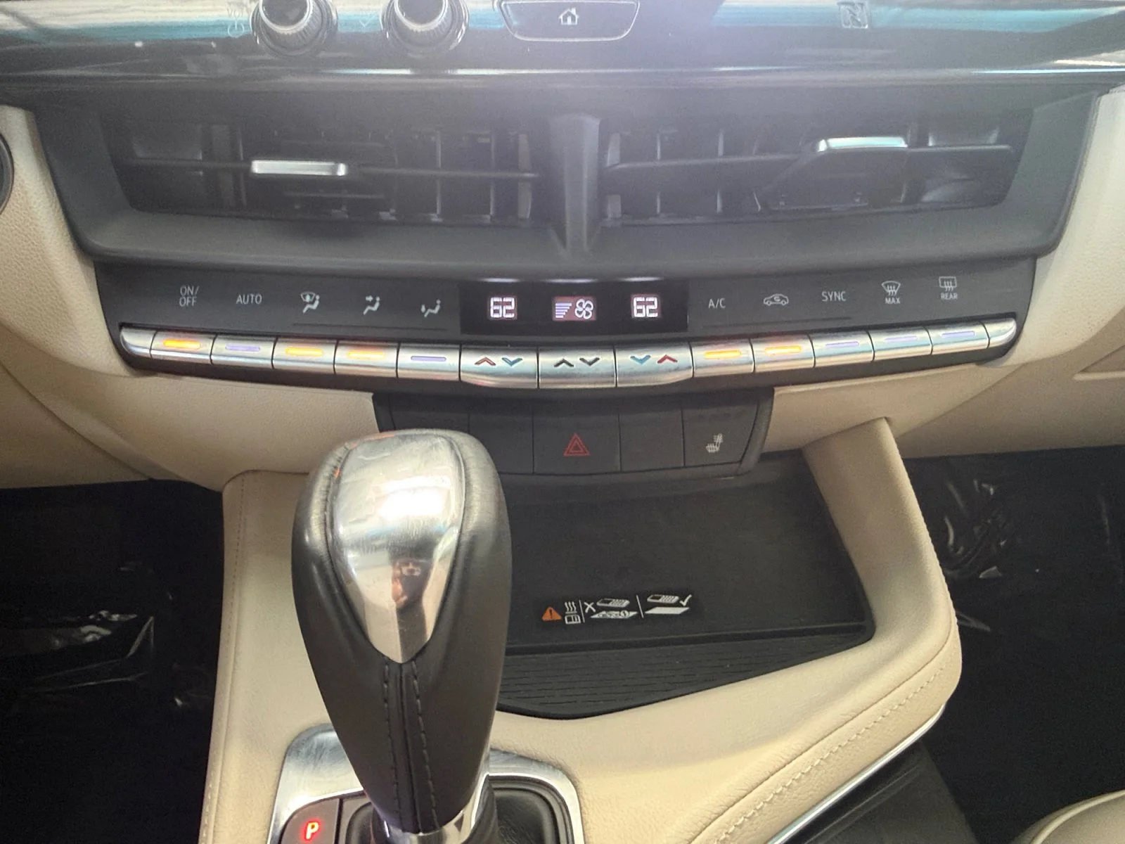 Used 2020 CRYSTAL WHITE TRICOAT Cadillac Luxury image 4