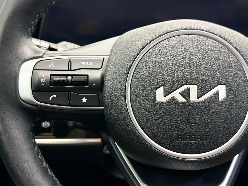 Used 2023 White Kia SX-Prestige image 11