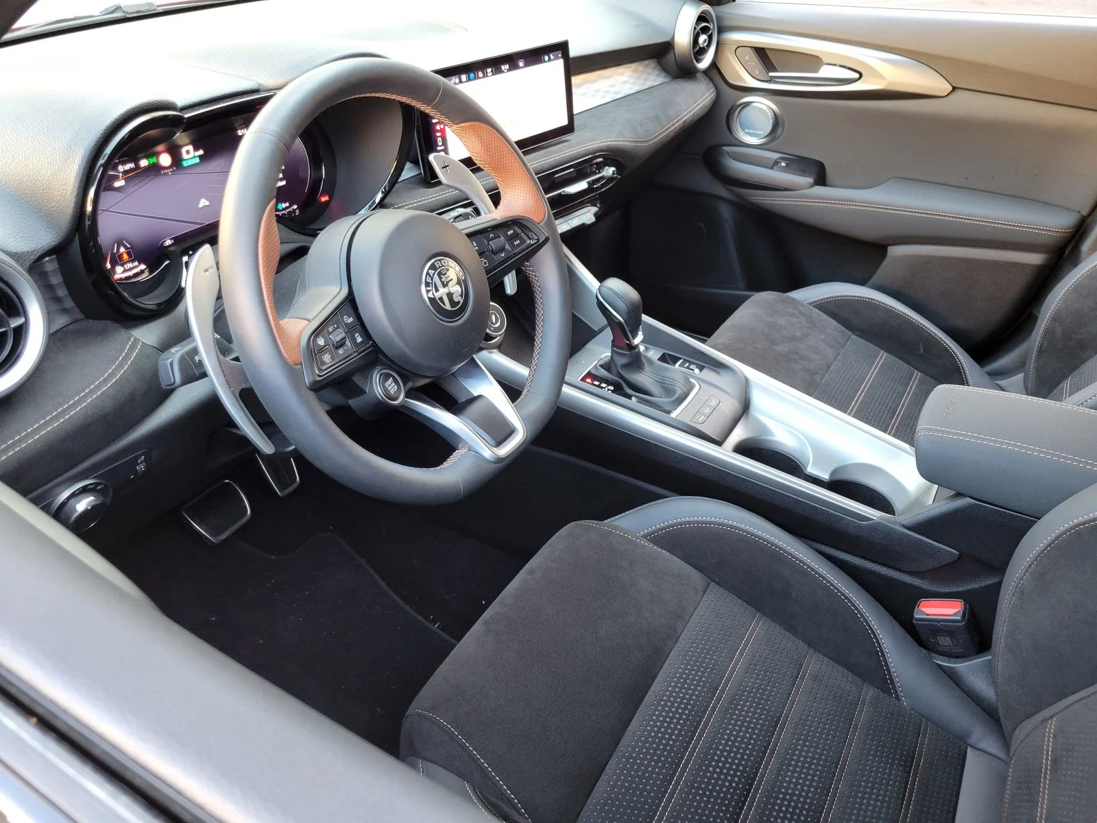 Used 2025 Red Alfa Romeo INTENSA image 3