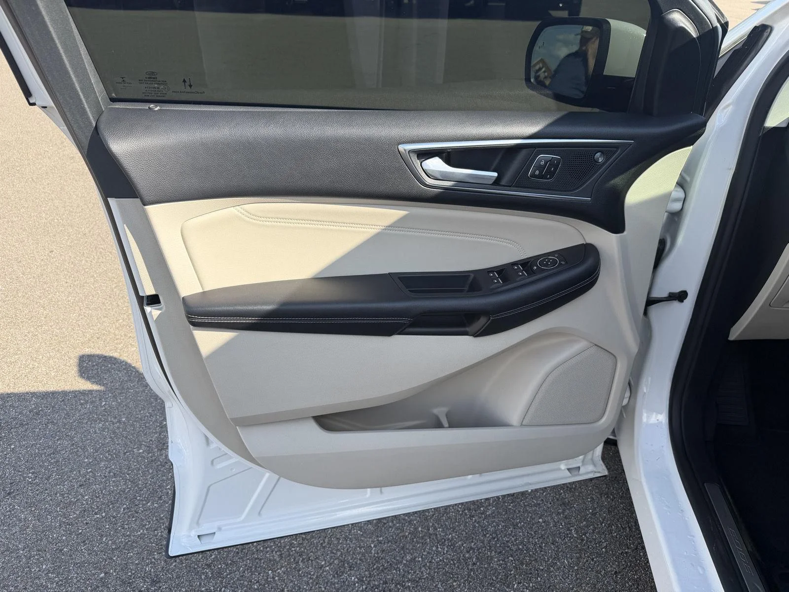 Used 2022 Star White Metallic Tri-Coat Ford Titanium image 12