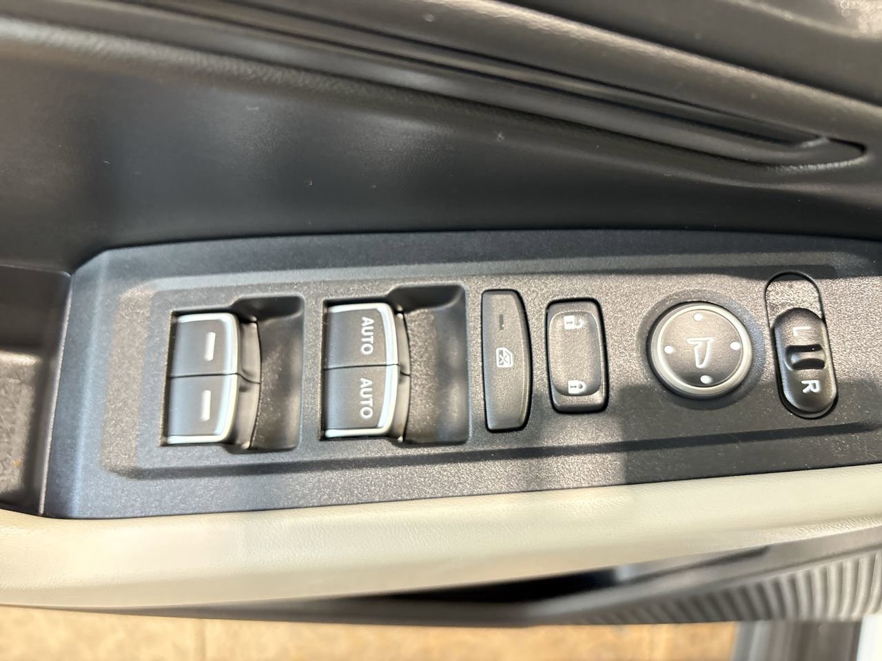 Used 2024 White Honda EX image 13