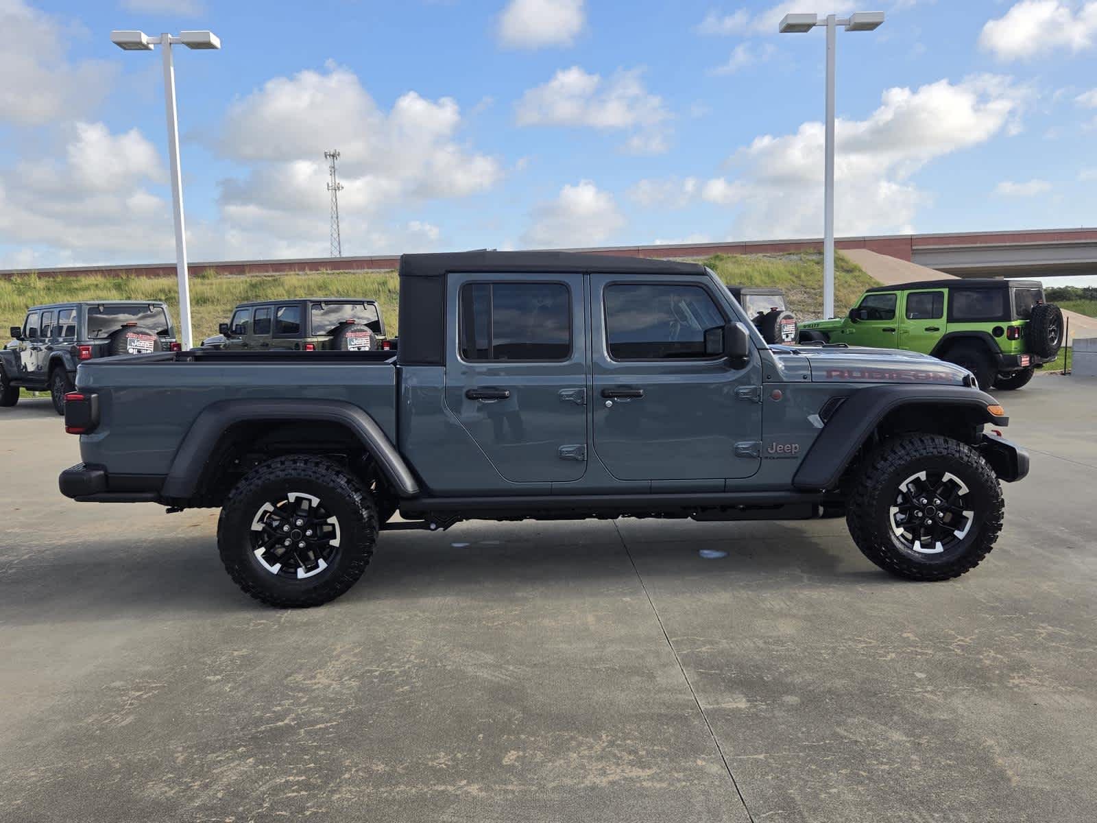 New 2026 Anvil Clear-Coat Exterior Paint Jeep Rubicon image 6