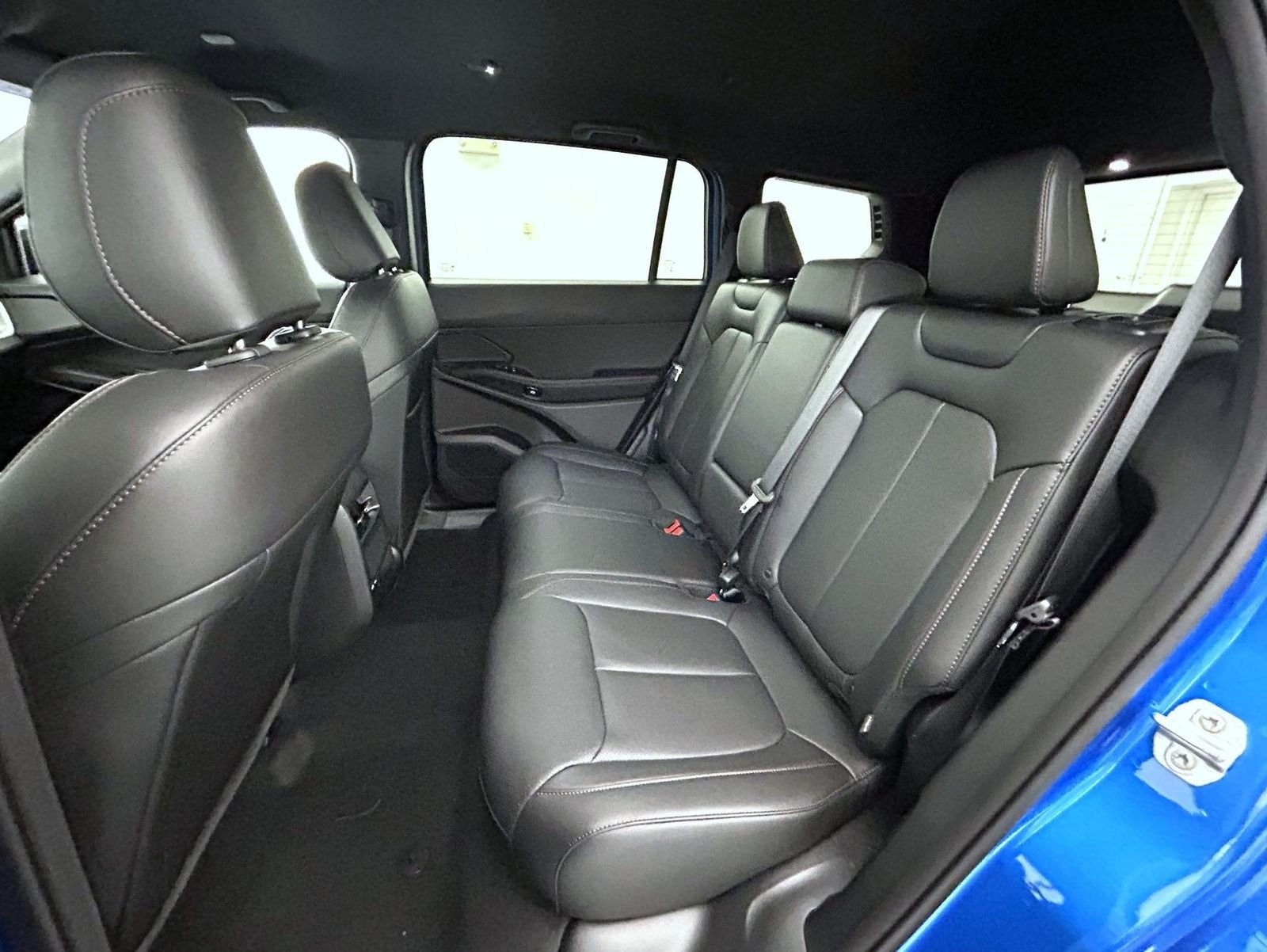 New 2026 Hydro Blue Pearl-Coat Exterior Paint Jeep Limited image 19