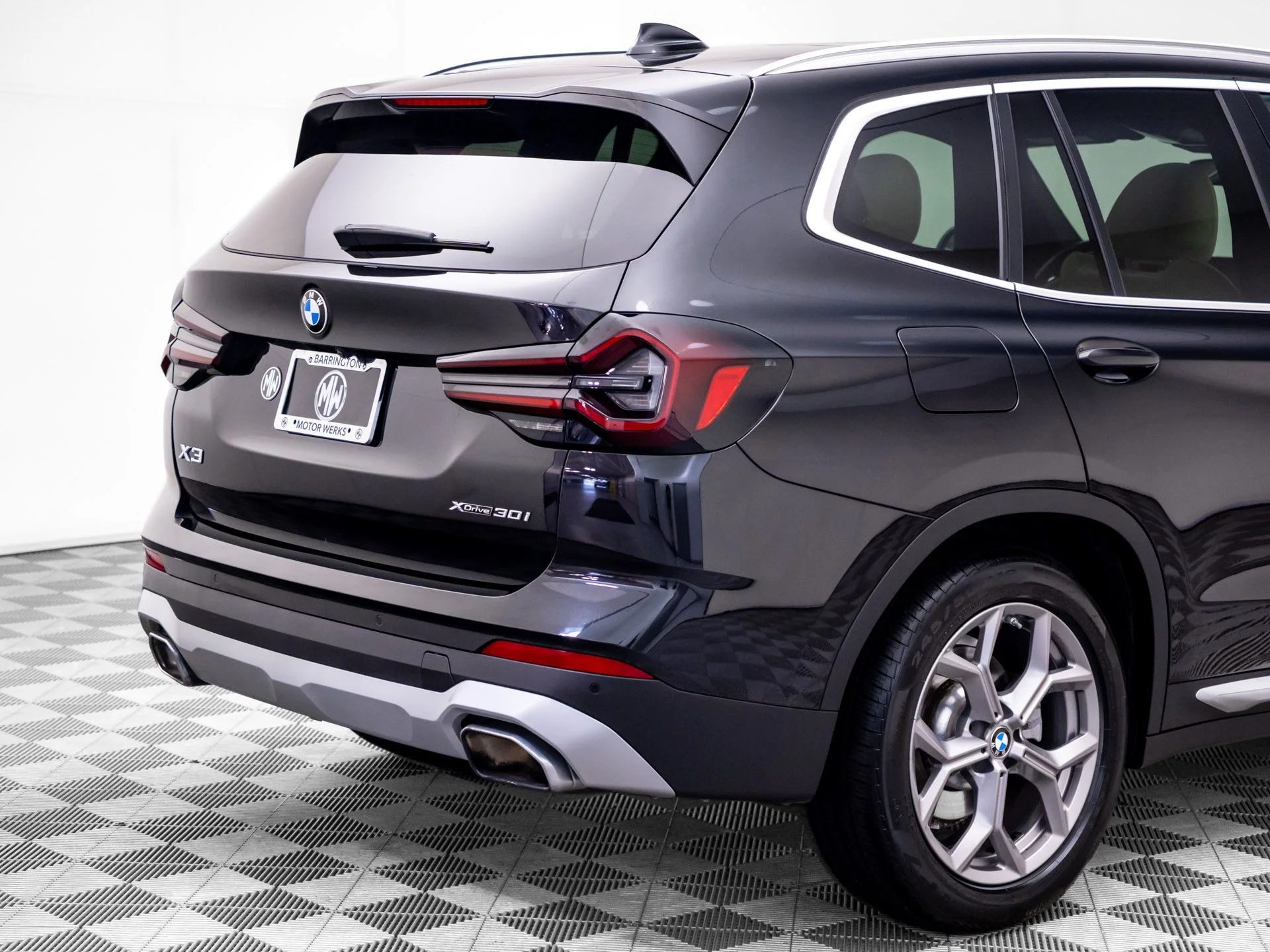 Used 2023 Black BMW xDrive30i image 40