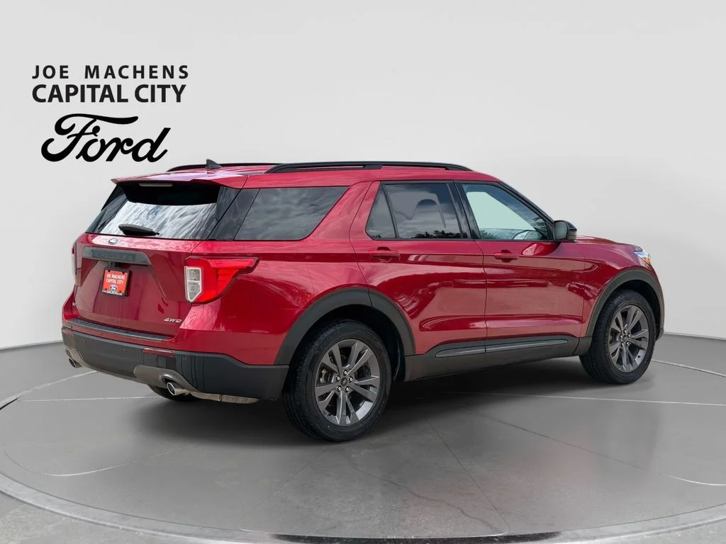 Used 2023 Rapid Red Metallic Tinted Clearcoat Ford XLT image 5