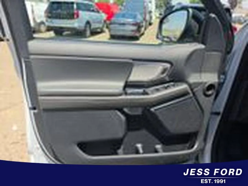 Used 2025 Space Silver Metallic Ford Active image 7