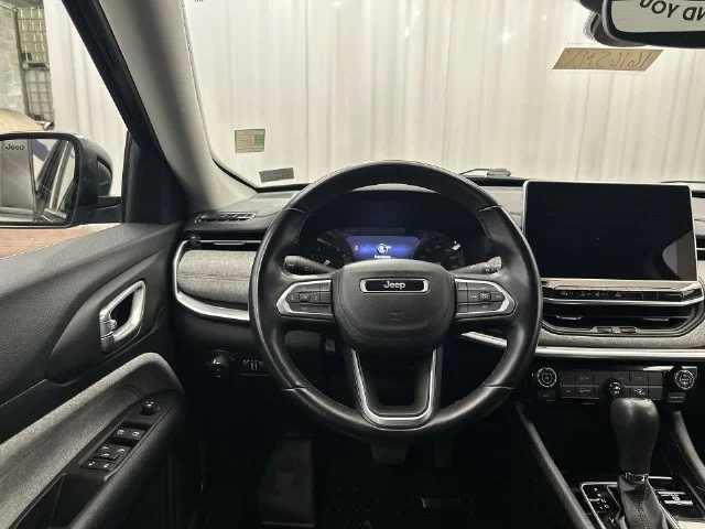 Used 2022 Black Jeep Latitude Lux image 14