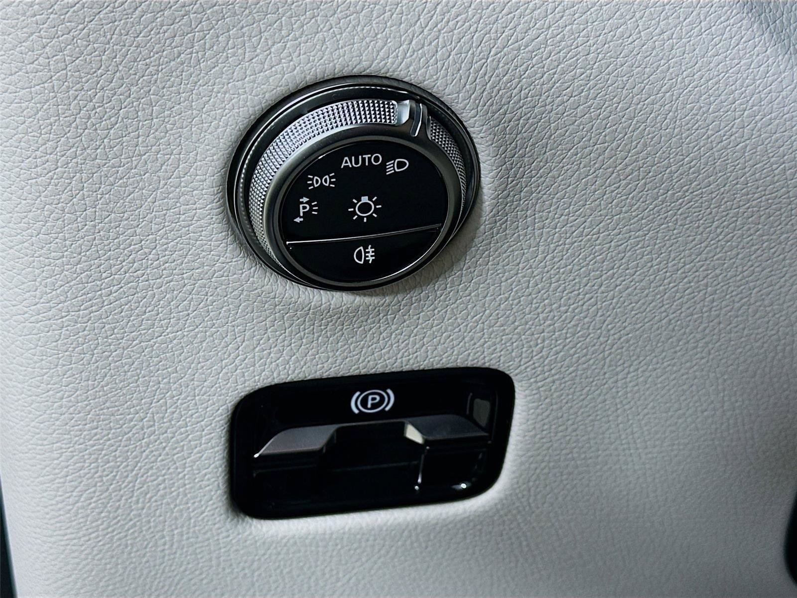 Used 2026  Mercedes-Benz GLC 300 image 10