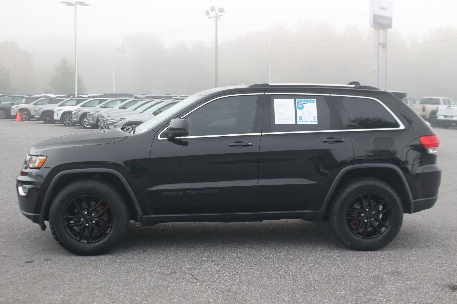 Used 2018  Jeep Laredo E image 4