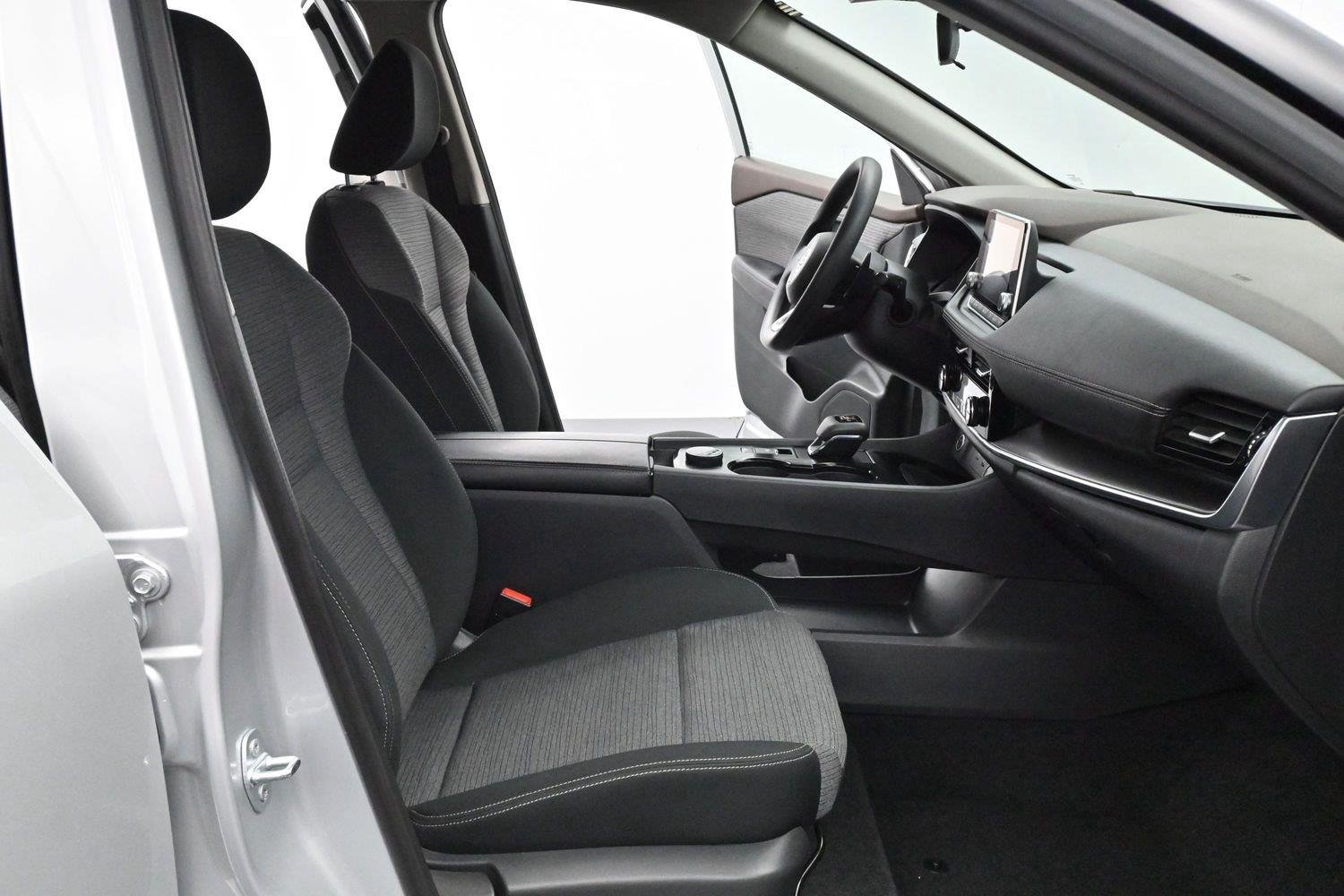 Used 2021 Brilliant Silver Metallic Nissan SV image 27