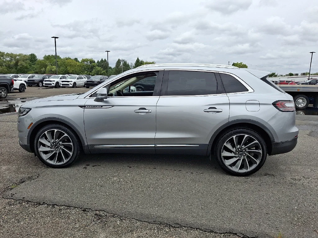 Used 2023 Silver Lincoln Reserve image 7