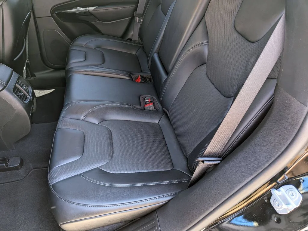 Used 2023 Black Jeep Altitude image 23