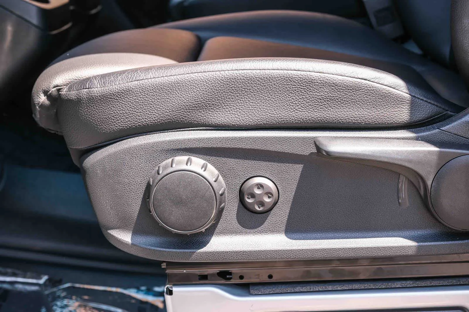 Used 2024 Iridium Silver Mercedes-Benz Passenger 144 WB image 29