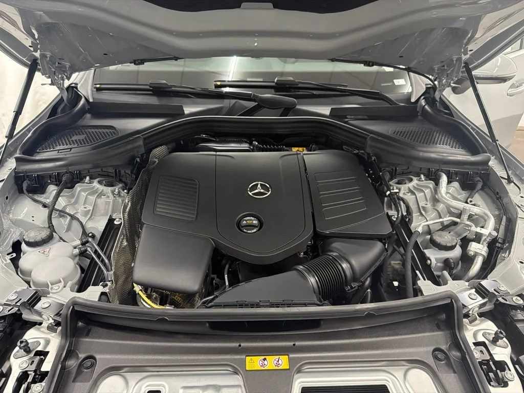 New 2027 White Mercedes-Benz GLC 300 image 33
