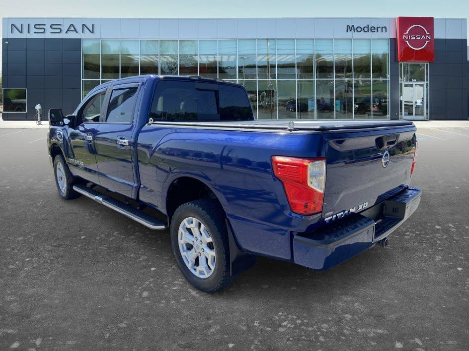 Used 2017 Deep Blue Pearl Nissan SL image 6