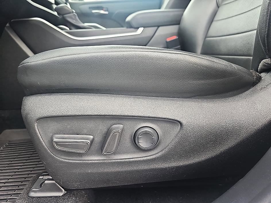 Used 2021 Blizzard Pearl Toyota Hybrid XLE image 16